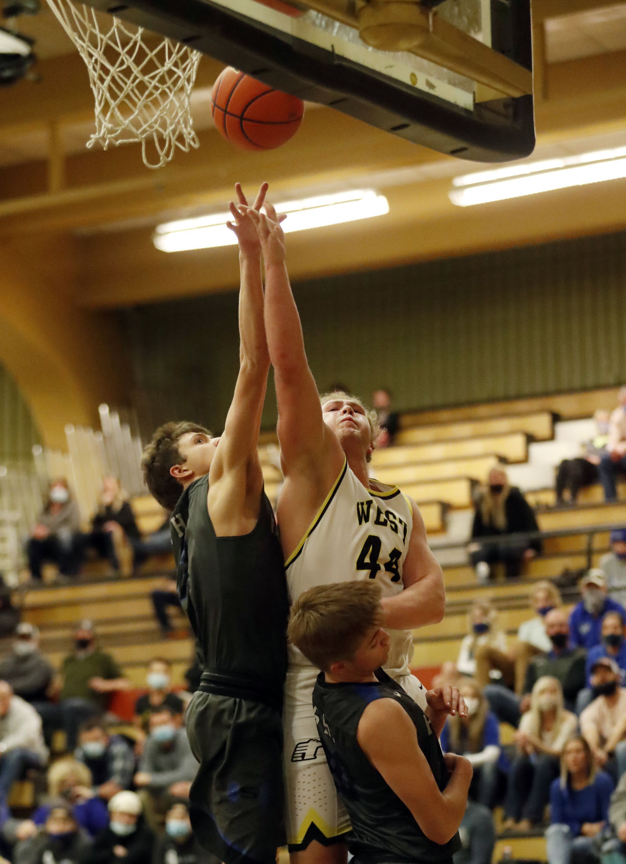 Billings West basketball hosts Skyview